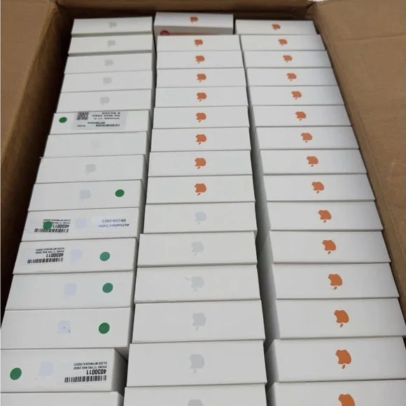 Apple iPhone in Classic White and Silver - Picture 3 of 3